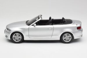 BMW 135i E88 Cabriolet Titan Argent Kyosho 1:18 80430427021 Métal Moulé — image 4 sur 8