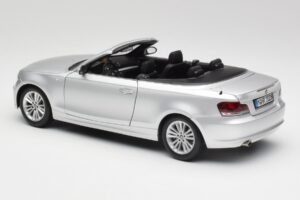 BMW 135i E88 Cabriolet Titan Argent Kyosho 1:18 80430427021 Métal Moulé — image 7 sur 8