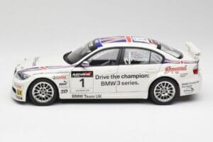 BMW E90 320si #1 A. Priaulx WTCC Champion 2006 Kyosho 1:18 80430429067 Métal Moulé — image 4 sur 8