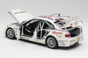 BMW E90 320si #1 A. Priaulx WTCC Champion 2006 Kyosho 1:18 80430429067 Métal Moulé — image 5 sur 8