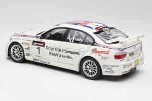 BMW E90 320si #1 A. Priaulx WTCC Champion 2006 Kyosho 1:18 80430429067 Métal Moulé — image 7 sur 8