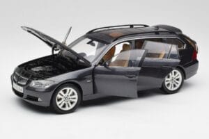 BMW 330i E91 Touring Gris Foncé Kyosho 1:18 80430394360 Métal Moulé — image 2 sur 8