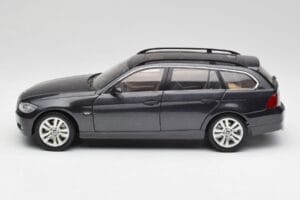 BMW 330i E91 Touring Gris Foncé Kyosho 1:18 80430394360 Métal Moulé — image 4 sur 8