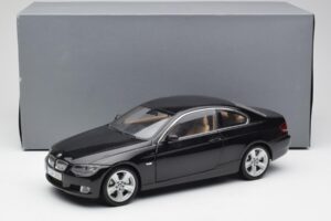 BMW 3 E92 Coupé Noir Kyosho 1:18 80430407222 Métal Moulé — image 8 sur 8