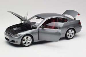 BMW 330i E92 Coupé Gris Métallisé Kyosho 1:18 80430407220 Métal Moulé — image 2 sur 8