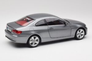 BMW 330i E92 Coupé Gris Métallisé Kyosho 1:18 80430407220 Métal Moulé — image 3 sur 8