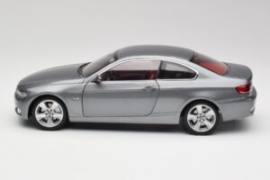 BMW 330i E92 Coupé Gris Métallisé Kyosho 1:18 80430407220 Métal Moulé — image 4 sur 8