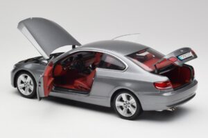BMW 330i E92 Coupé Gris Métallisé Kyosho 1:18 80430407220 Métal Moulé — image 5 sur 8
