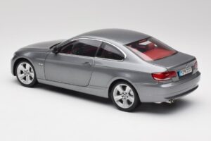BMW 330i E92 Coupé Gris Métallisé Kyosho 1:18 80430407220 Métal Moulé — image 7 sur 8