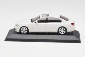 BMW 750Li F02 Blanc Minichamps 1:43 80420445201 Métal Moulé
