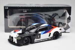 BMW M4 GT3 Presentation Car 2021 Minichamps 1:18 155212000 Métal Moulé — image 6 sur 6
