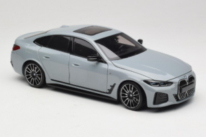 BMW i4 G26 Grey Metallic Minichamps 1:18 110023010 Métal Moulé — image 6 sur 8