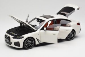 BMW i4 M50 G26 Alpine White Minichamps 1:18 110023011 Métal Moulé — image 2 sur 8