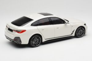 BMW i4 M50 G26 Alpine White Minichamps 1:18 110023011 Métal Moulé — image 3 sur 8