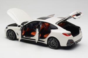 BMW i4 M50 G26 Alpine White Minichamps 1:18 110023011 Métal Moulé — image 5 sur 8