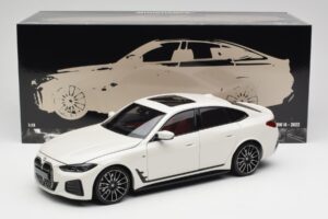 BMW i4 M50 G26 Alpine White Minichamps 1:18 110023011 Métal Moulé — image 8 sur 8