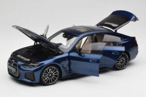 BMW i4 M50 G26 Portimao Blue Minichamps 1:18 110023012 Métal Moulé — image 2 sur 8