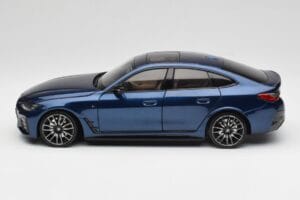 BMW i4 M50 G26 Portimao Blue Minichamps 1:18 110023012 Métal Moulé — image 4 sur 8