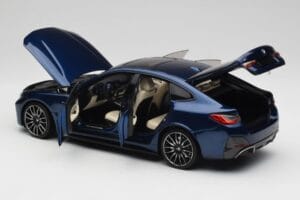 BMW i4 M50 G26 Portimao Blue Minichamps 1:18 110023012 Métal Moulé — image 5 sur 8