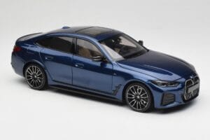 BMW i4 M50 G26 Portimao Blue Minichamps 1:18 110023012 Métal Moulé — image 6 sur 8