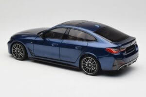 BMW i4 M50 G26 Portimao Blue Minichamps 1:18 110023012 Métal Moulé — image 7 sur 8