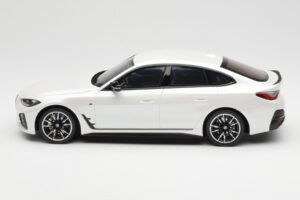 BMW i4 M50 G26 Mineral Blanc Métallisé Otto 1:18 OT1074 Résine — image 3 sur 6