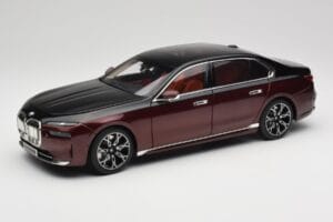 BMW i7 G70 Black & Red Metallic Minichamps 1:18 110023201 Métal Moulé