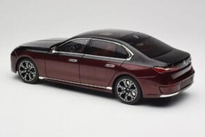 BMW i7 G70 Black & Red Metallic Minichamps 1:18 110023201 Métal Moulé — image 7 sur 8