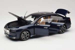 BMW i7 G70 Blue Metallic Minichamps 1:18 110023202 Métal Moulé — image 2 sur 8