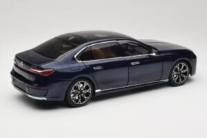 BMW i7 G70 Blue Metallic Minichamps 1:18 110023202 Métal Moulé — image 3 sur 8