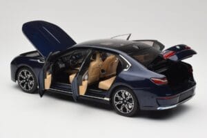 BMW i7 G70 Blue Metallic Minichamps 1:18 110023202 Métal Moulé — image 5 sur 8