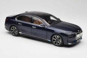 BMW i7 G70 Blue Metallic Minichamps 1:18 110023202 Métal Moulé — image 6 sur 8