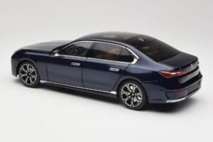 BMW i7 G70 Blue Metallic Minichamps 1:18 110023202 Métal Moulé — image 7 sur 8