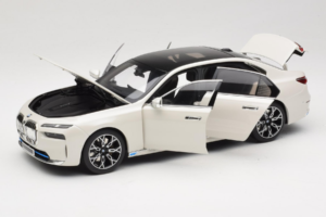 BMW i7 G70 White Metallic Minichamps 1:18 110023200 Métal Moulé — image 2 sur 8