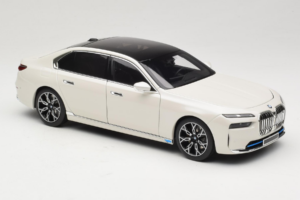 BMW i7 G70 White Metallic Minichamps 1:18 110023200 Métal Moulé — image 6 sur 8