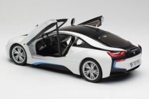 BMW i8 Crystal Blanc Paragon 1:18 80432336841 Métal Moulé — image 5 sur 8