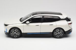 BMW iX Alpine White Minichamps 1:18 110023102 Métal Moulé — image 4 sur 8