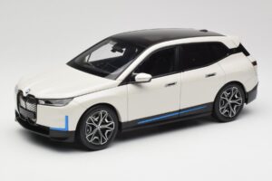 BMW iX Alpine White Minichamps 1:18 110023102 Métal Moulé