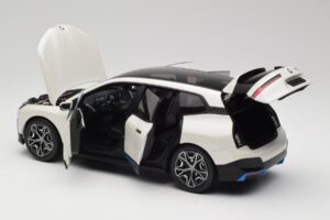 BMW iX Alpine White Minichamps 1:18 110023102 Métal Moulé — image 5 sur 8