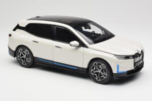 BMW iX Alpine White Minichamps 1:18 110023102 Métal Moulé — image 6 sur 8