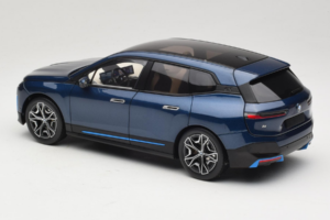 BMW iX Blue Metallic Minichamps 1:18 110023100 Métal Moulé — image 7 sur 8