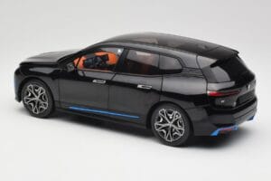 BMW iX Sapphire Black Minichamps 1:18 110023101 Métal Moulé — image 7 sur 8
