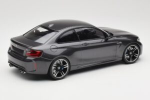 BMW M2 F87 Grey Metallic Minichamps 1:18 155026102 Métal Moulé — image 2 sur 6