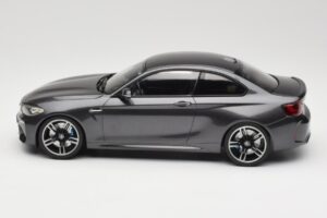 BMW M2 F87 Grey Metallic Minichamps 1:18 155026102 Métal Moulé — image 3 sur 6