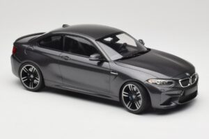 BMW M2 F87 Grey Metallic Minichamps 1:18 155026102 Métal Moulé — image 4 sur 6