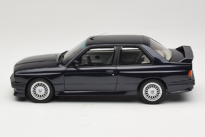 BMW M3 E30 Europameister Macau Blue Otto 1:18 OT1216 Métal Moulé — image 3 sur 6