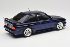 BMW M3 E30 Macau Blue IXO 1:18 18CMC122 Métal Moulé — image 2 sur 6