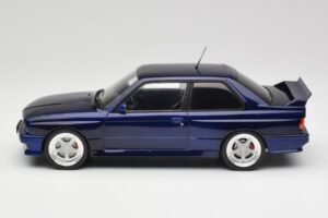 BMW M3 E30 Macau Blue IXO 1:18 18CMC122 Métal Moulé — image 3 sur 6