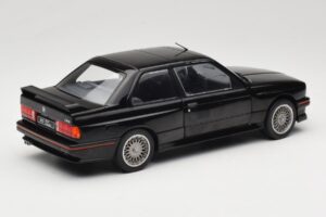 BMW M3 E30 Sport Evo Noir Solido 1:18 S1801501 Métal Moulé — image 3 sur 8