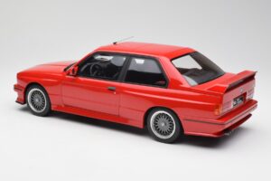 BMW M3 E30 Sport Evolution Rouge Otto 1:12 G033 Résine — image 5 sur 6